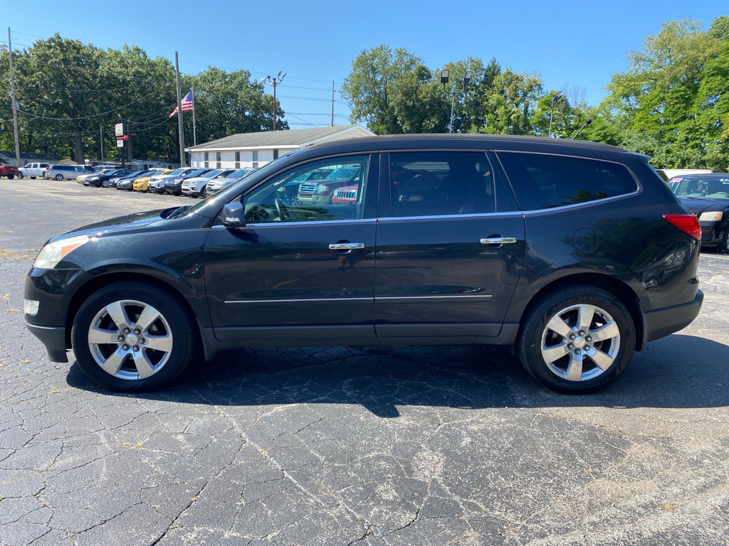2011 Chevrolet Traverse Image 2