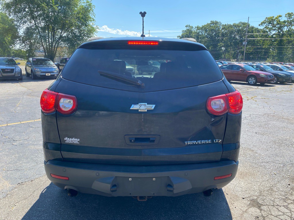 2011 Chevrolet Traverse Image 3