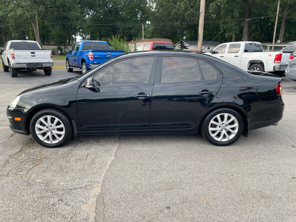 2010 Volkswagen Jetta Image 2