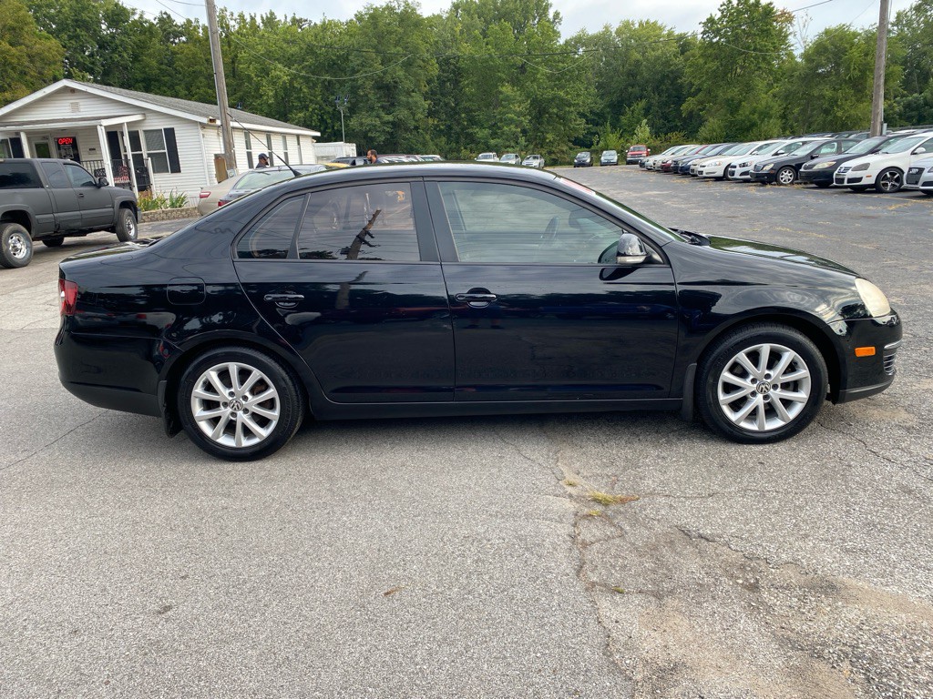2010 Volkswagen Jetta Image 4