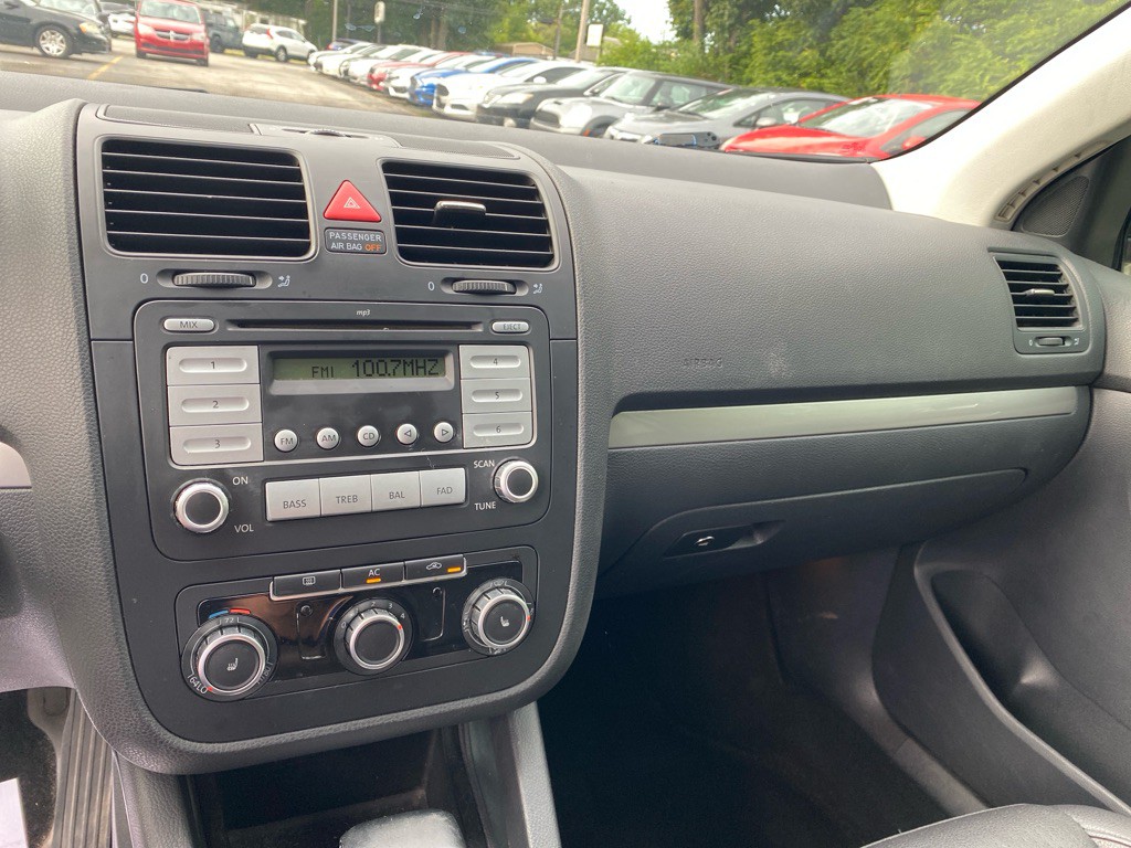 2010 Volkswagen Jetta Image 12