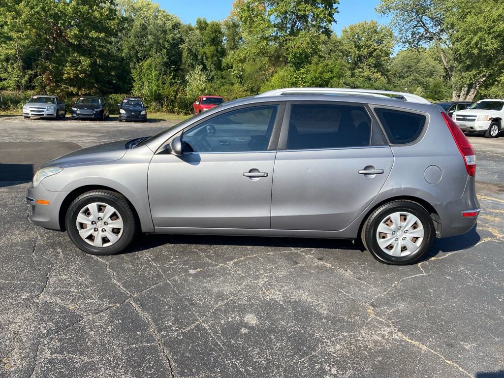 2011 Hyundai Elantra Image 2