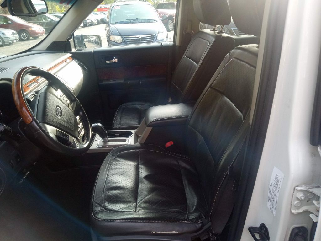2010 Ford Flex Image 8