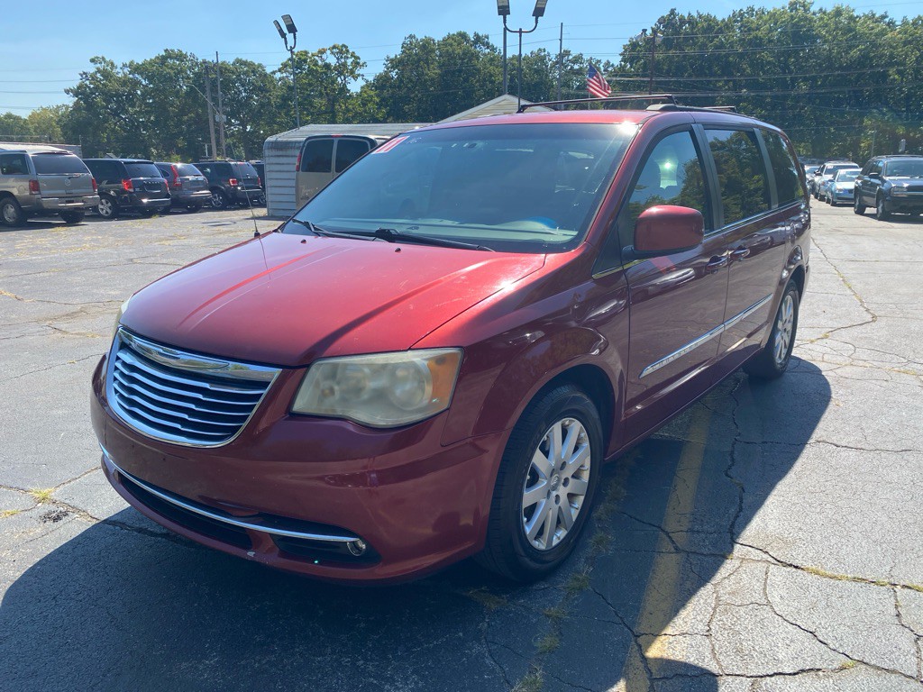 2011 Chrysler Town & Country Image 1