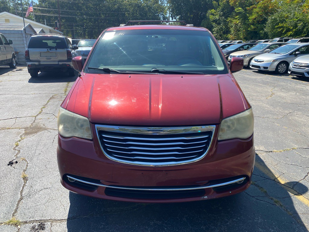 2011 Chrysler Town & Country Image 6