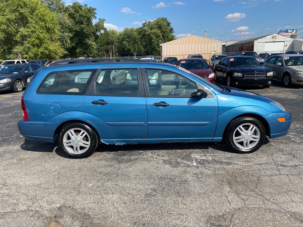 2001 Ford Focus Image 4