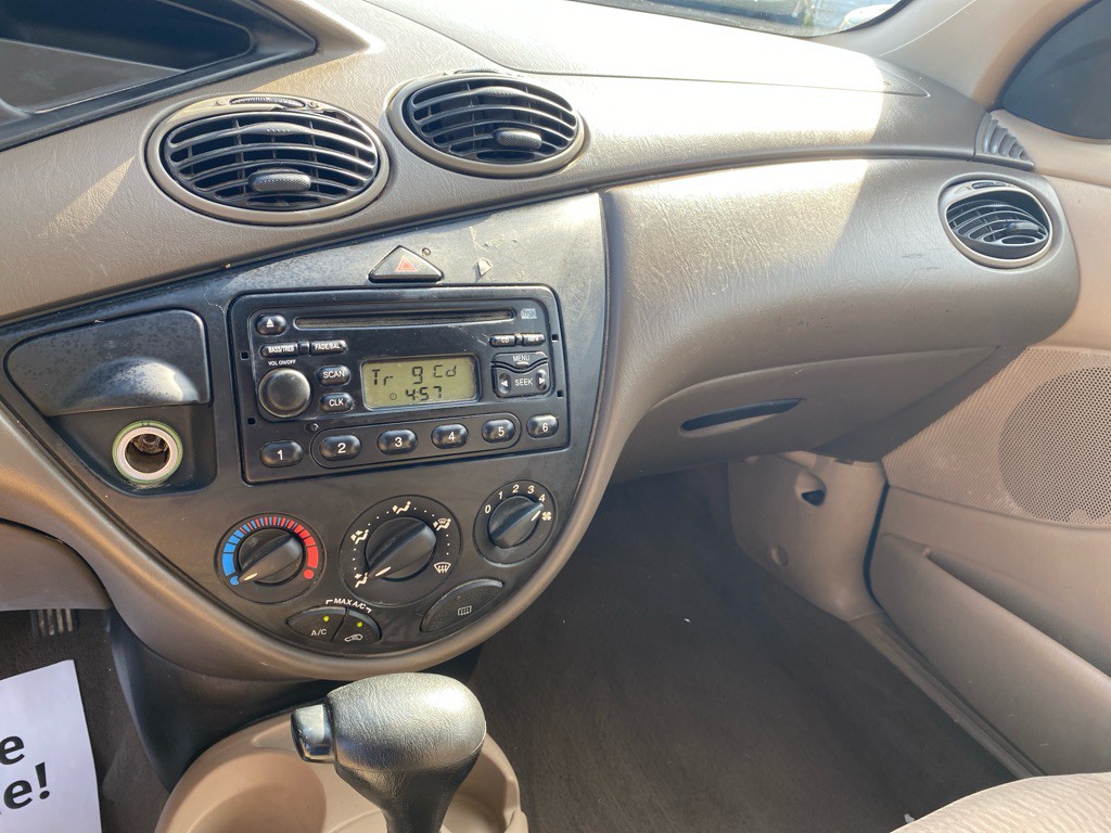 2001 Ford Focus Image 12