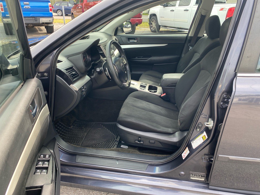 2013 Subaru Legacy Image 9