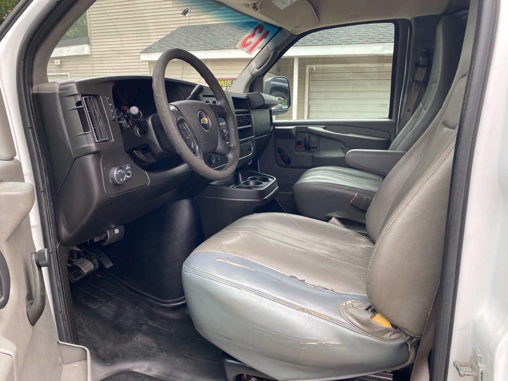 2013 Chevrolet Express Image 9
