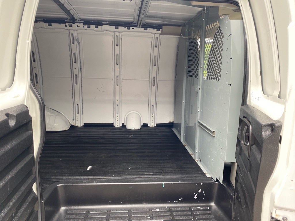 2013 Chevrolet Express Image 10