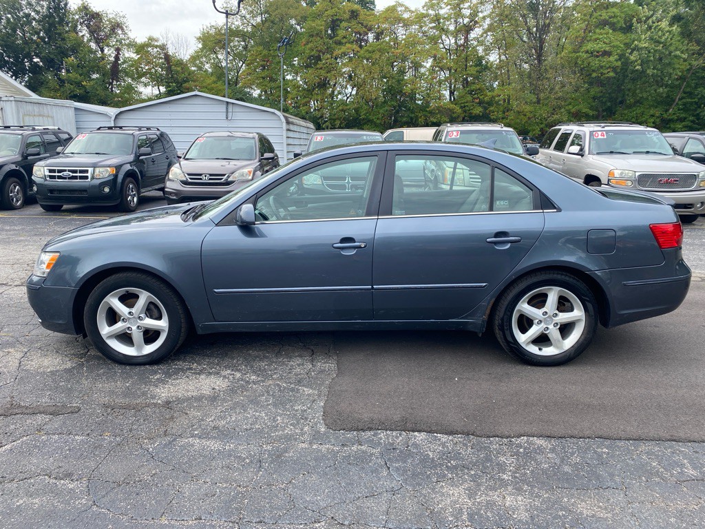 2010 Hyundai Sonata Image 2