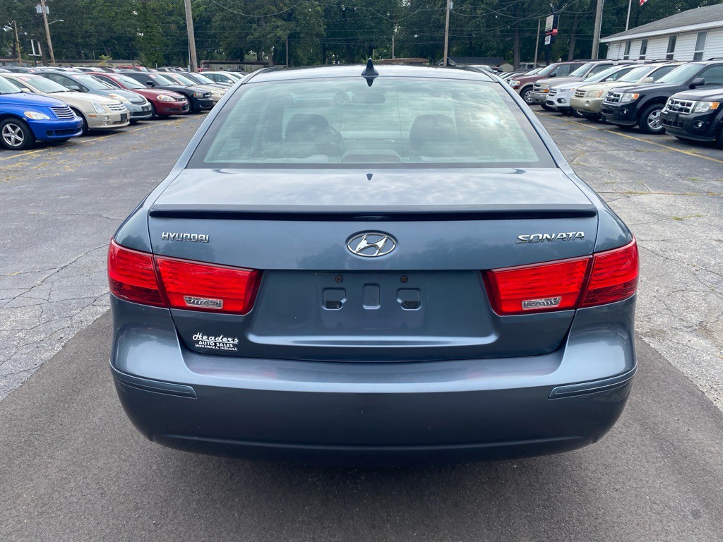 2010 Hyundai Sonata Image 3