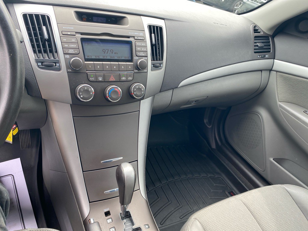 2010 Hyundai Sonata Image 11