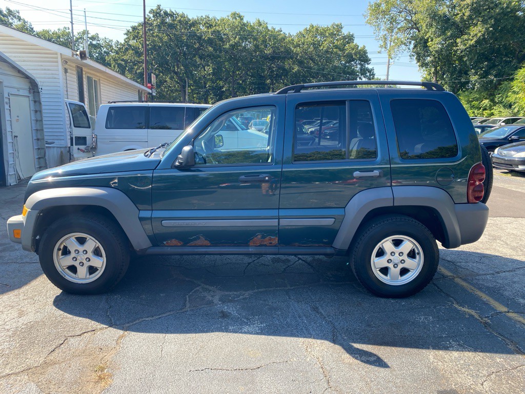 2005 Jeep Liberty Image 2