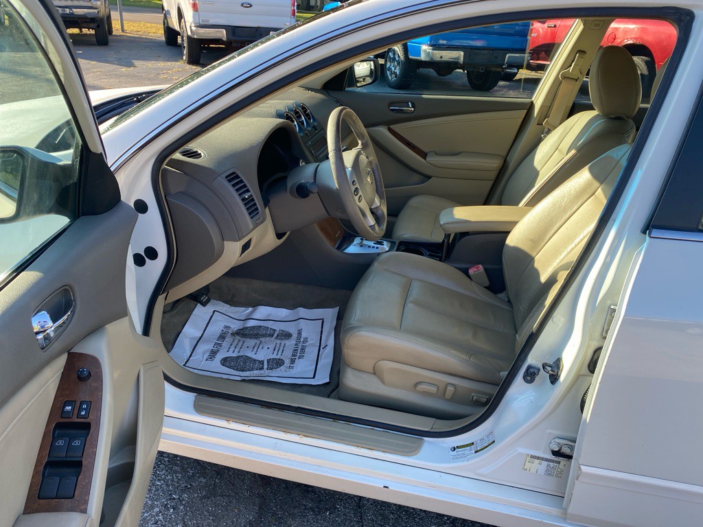 2009 Nissan Altima Image 9