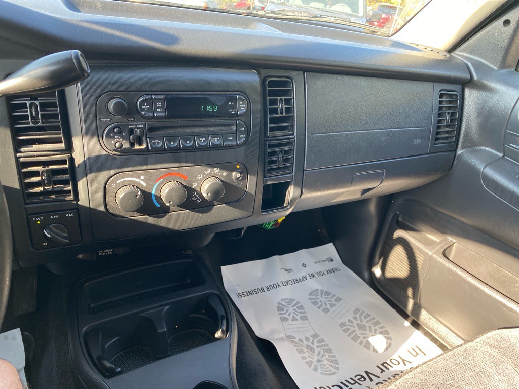 2004 Dodge Dakota Image 11