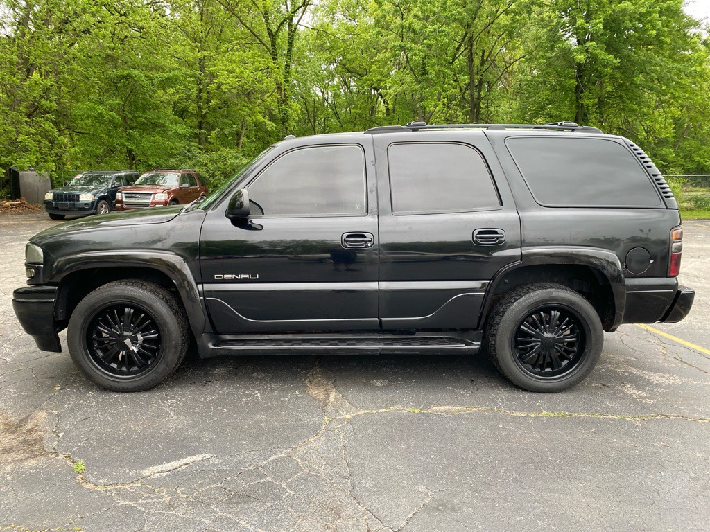 2004 GMC Yukon Image 2