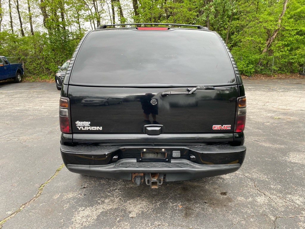 2004 GMC Yukon Image 3