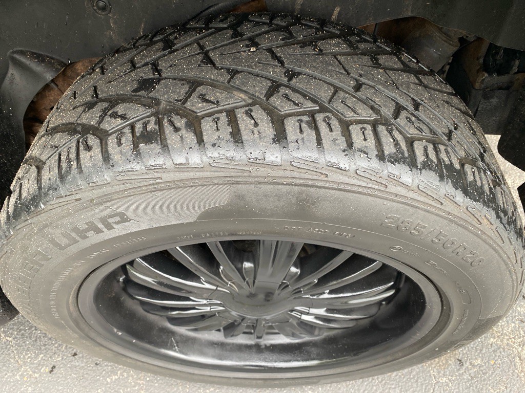 2004 GMC Yukon Image 11