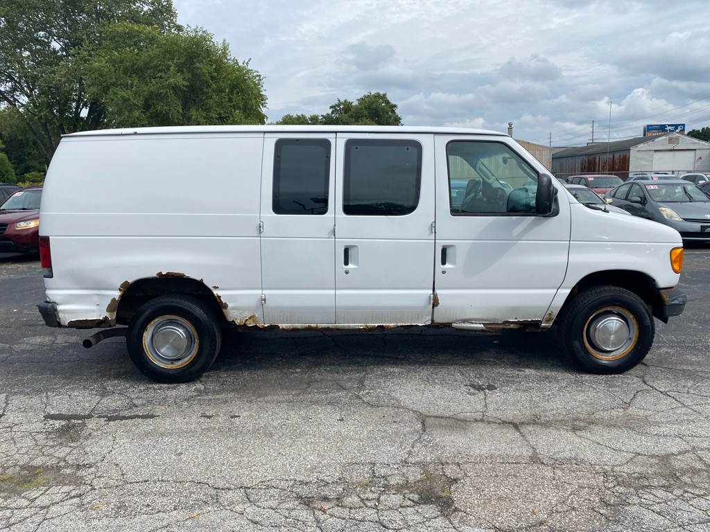 2005 Ford Econoline Image 4
