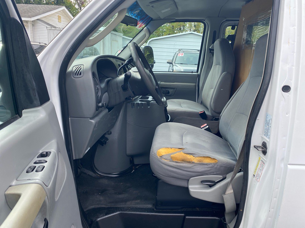 2005 Ford Econoline Image 9