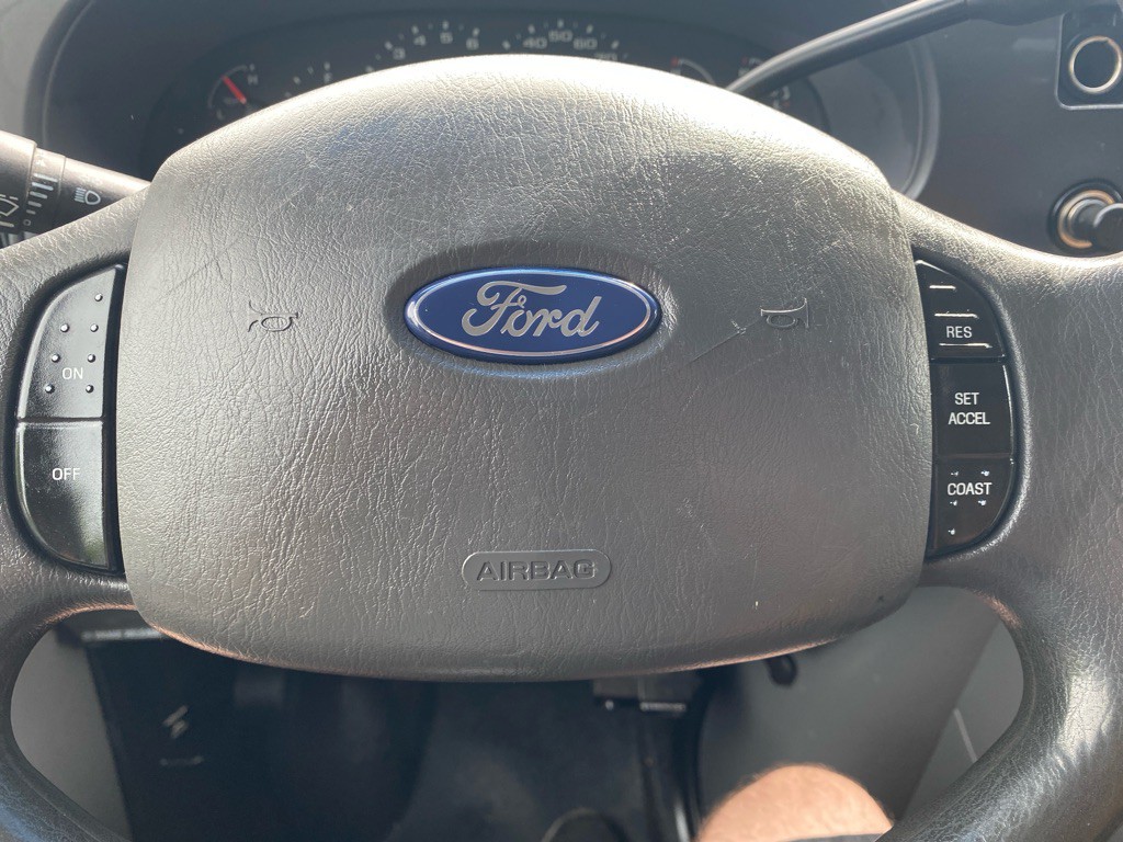 2005 Ford Econoline Image 13