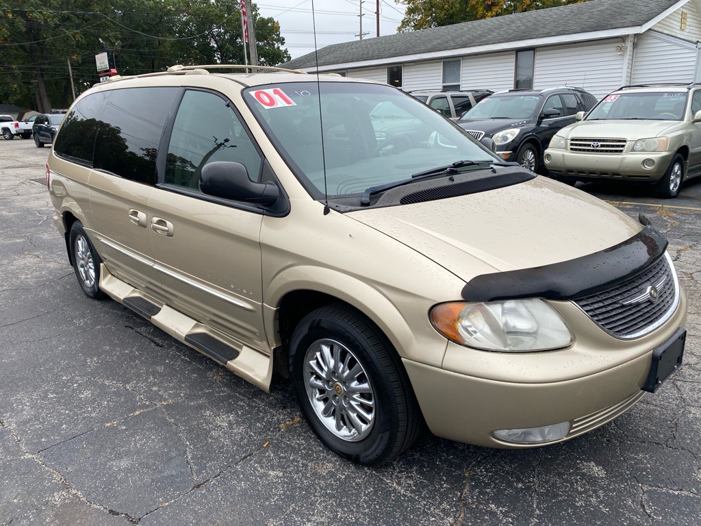 2001 Chrysler Town & Country Image 5