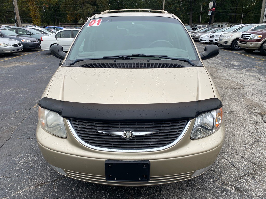 2001 Chrysler Town & Country Image 6