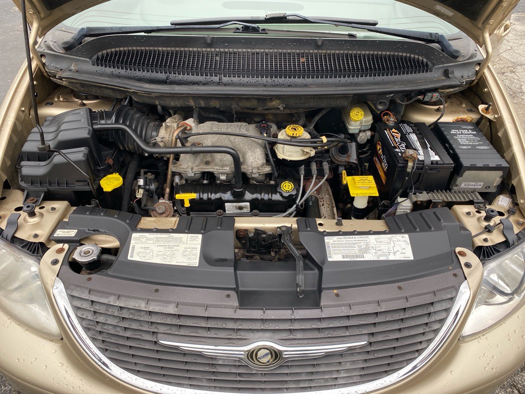 2001 Chrysler Town & Country Image 7