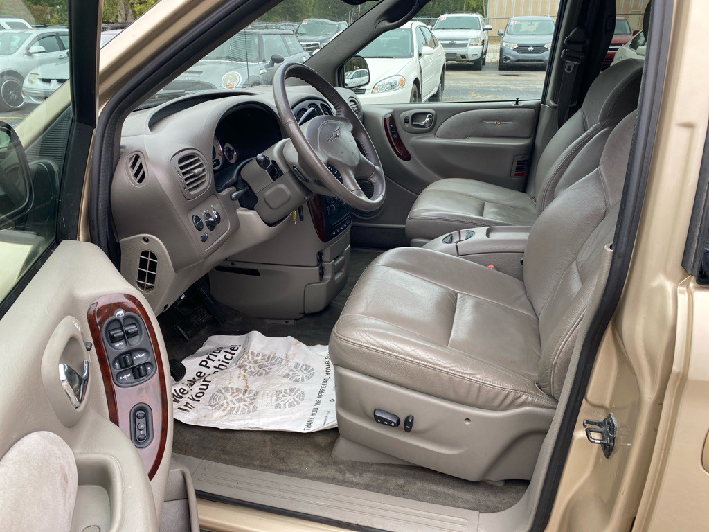 2001 Chrysler Town & Country Image 9