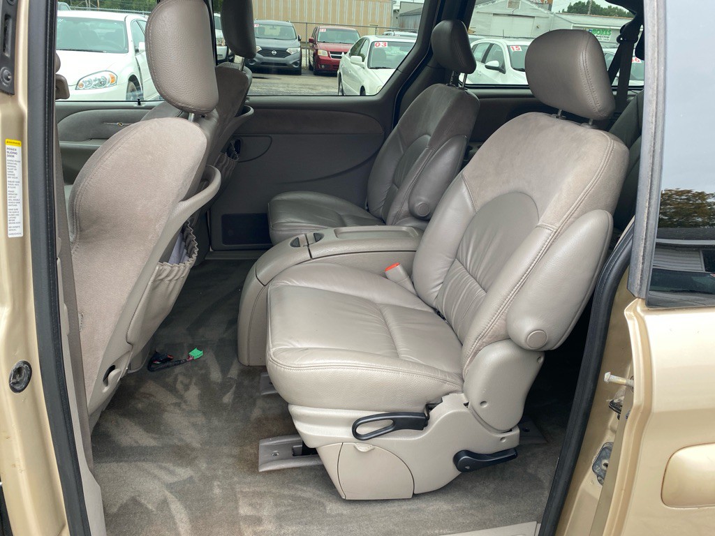 2001 Chrysler Town & Country Image 10