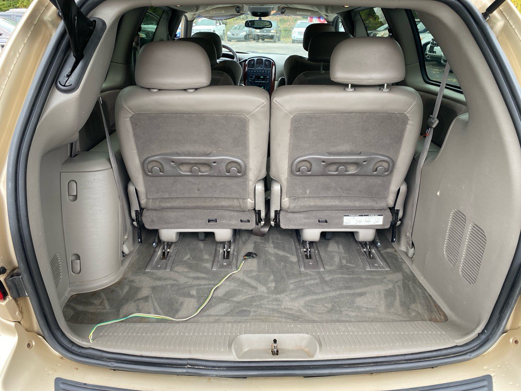 2001 Chrysler Town & Country Image 12