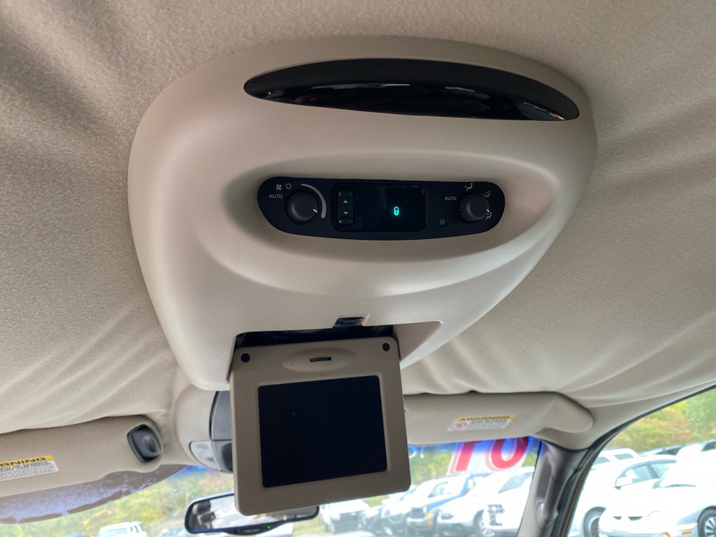 2001 Chrysler Town & Country Image 13