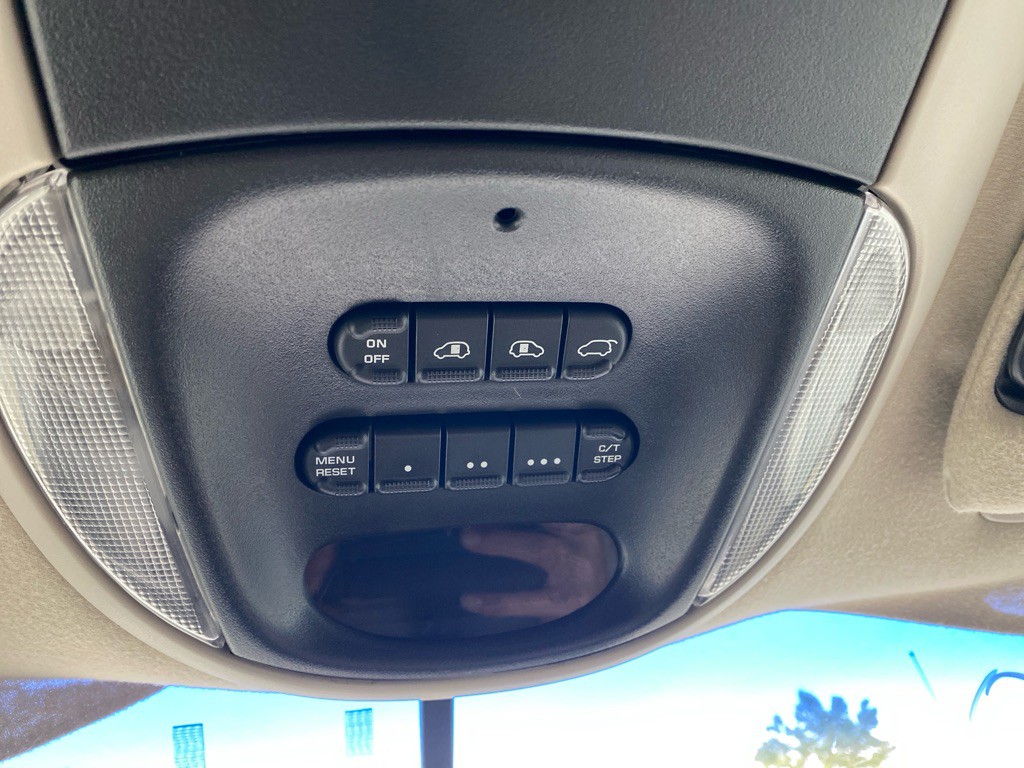 2001 Chrysler Town & Country Image 15