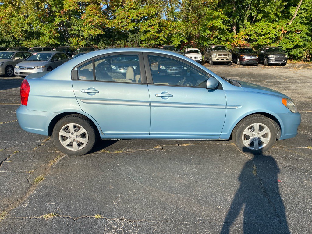 2010 Hyundai Accent Image 4