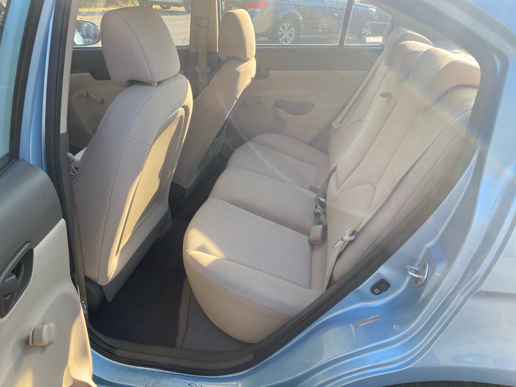 2010 Hyundai Accent Image 10