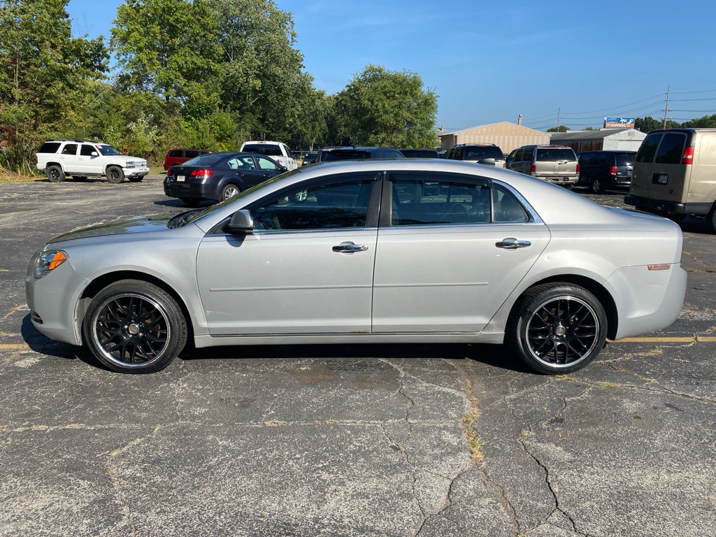 2012 Chevrolet Malibu Image 2