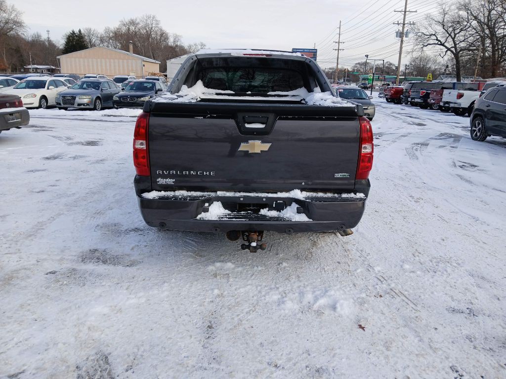 2011 Chevrolet Avalanche Image 5