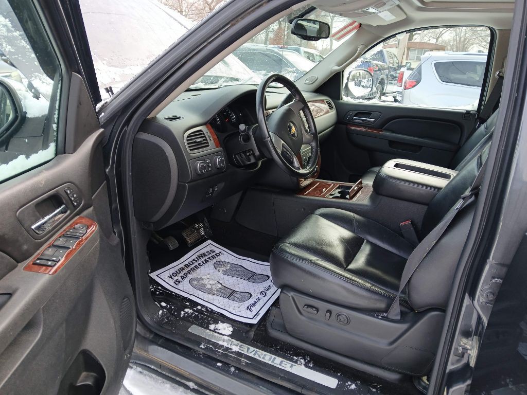 2011 Chevrolet Avalanche Image 9