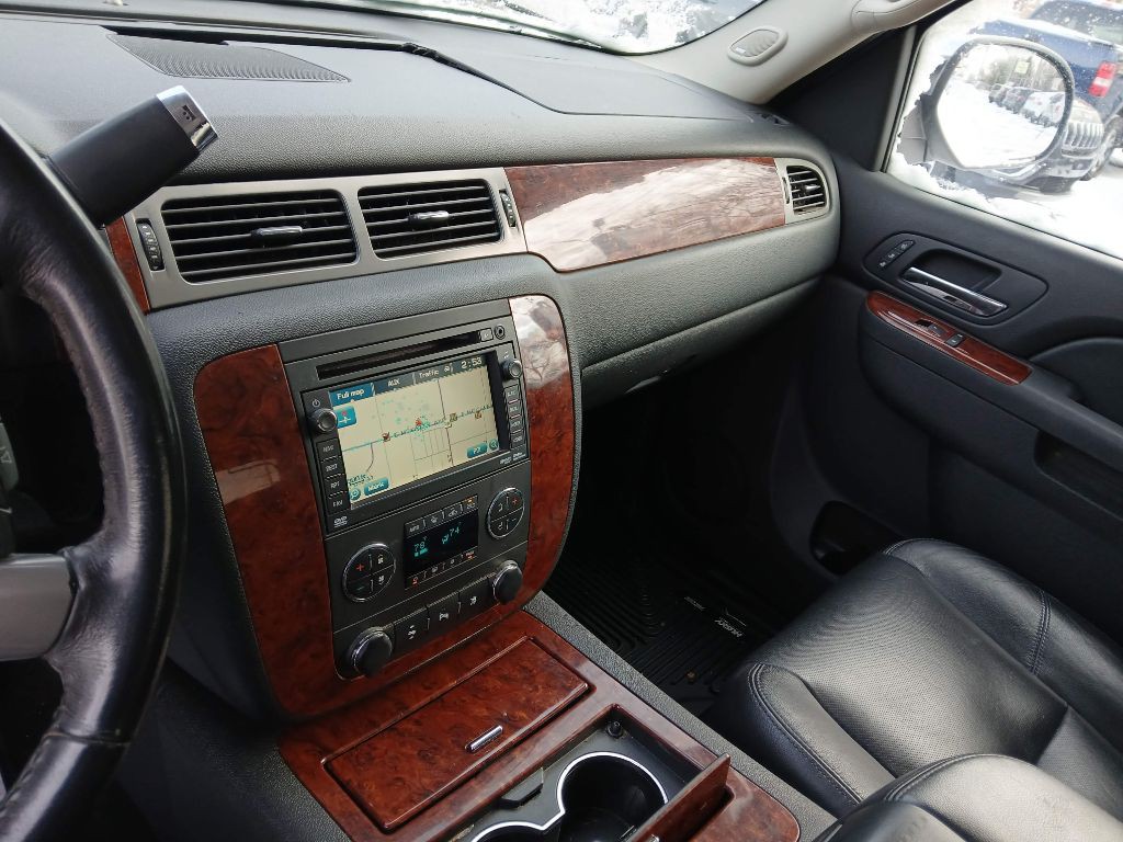 2011 Chevrolet Avalanche Image 12