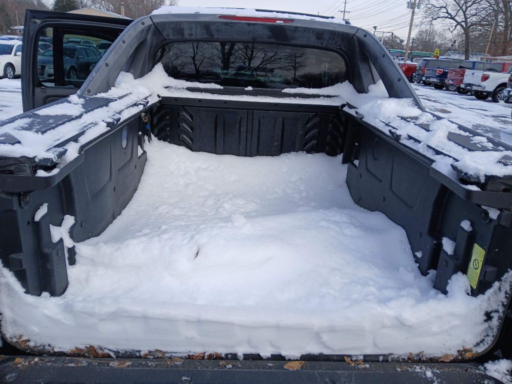 2011 Chevrolet Avalanche Image 13