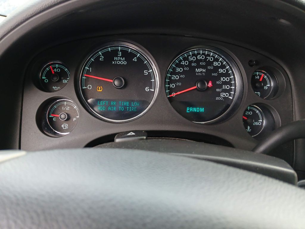 2011 Chevrolet Avalanche Image 14