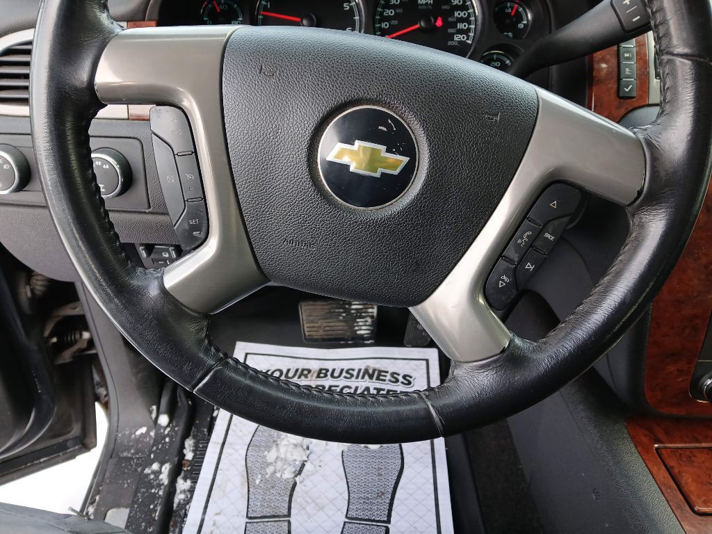 2011 Chevrolet Avalanche Image 15