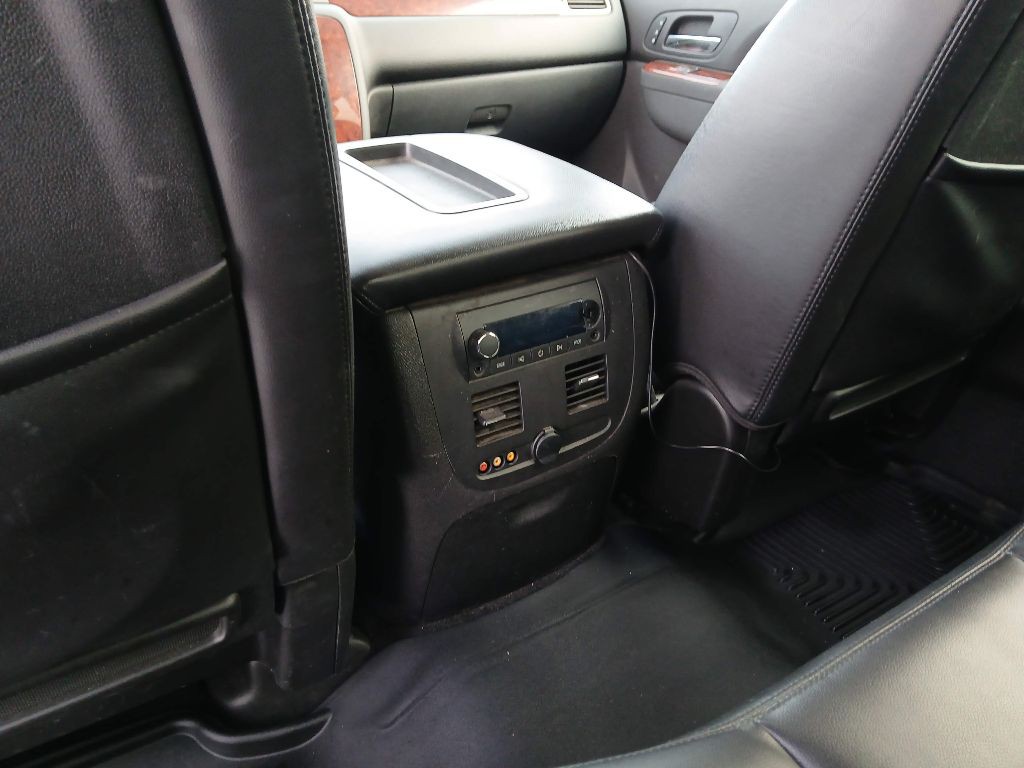 2011 Chevrolet Avalanche Image 16