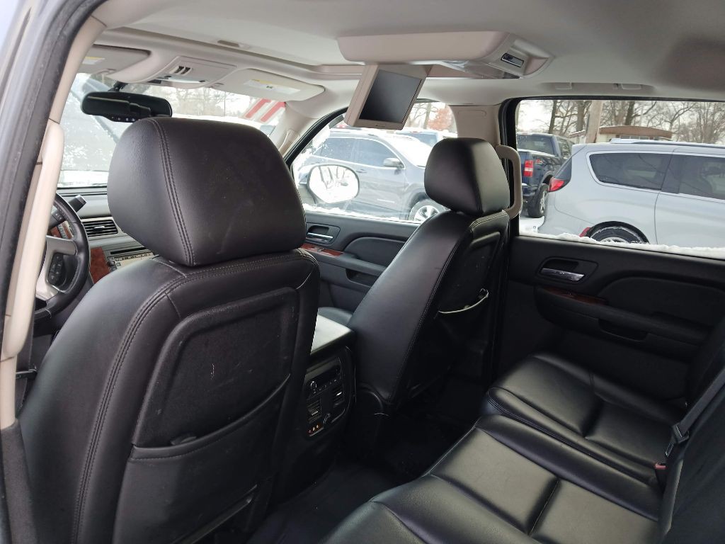 2011 Chevrolet Avalanche Image 17