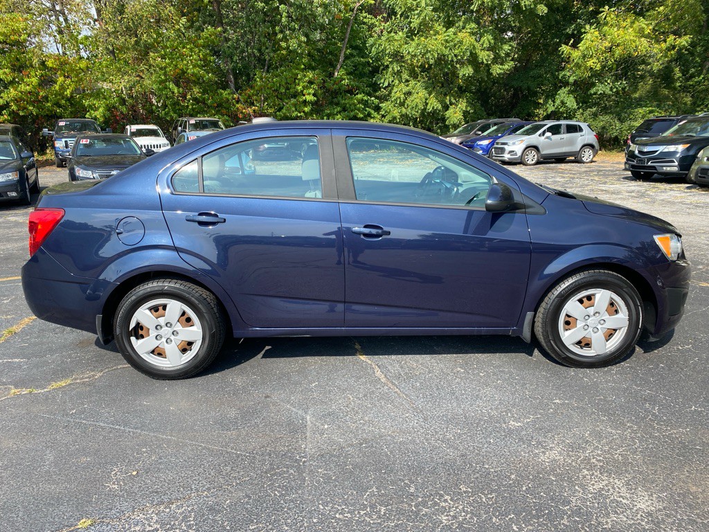 2016 Chevrolet Sonic Image 4