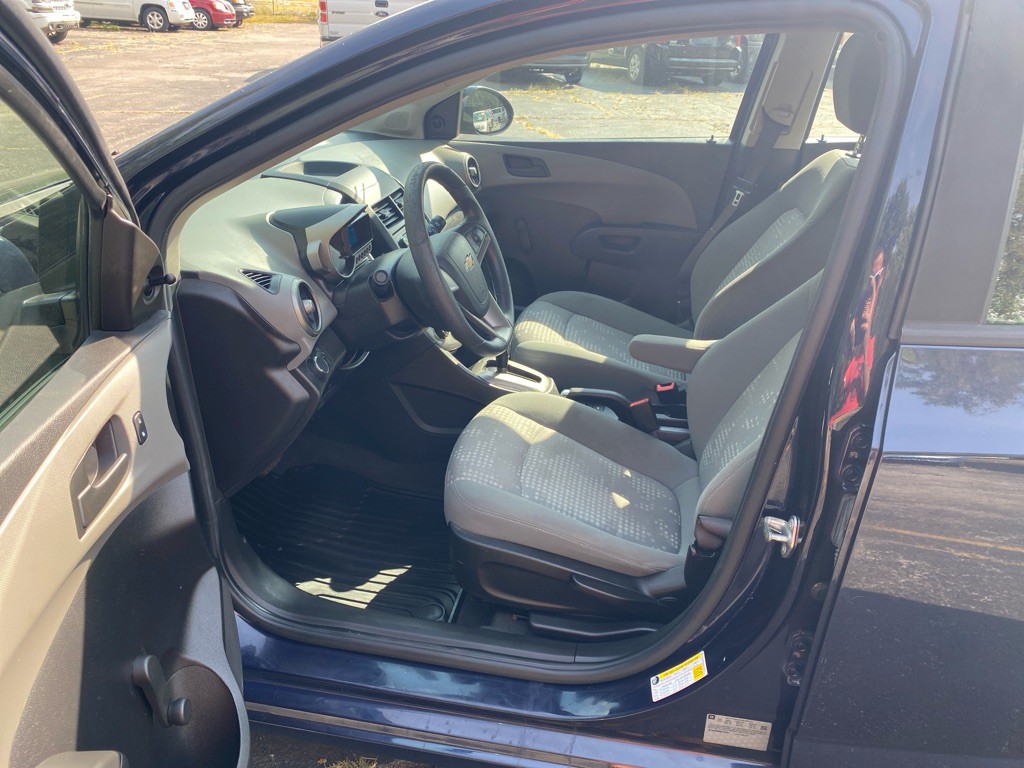 2016 Chevrolet Sonic Image 9