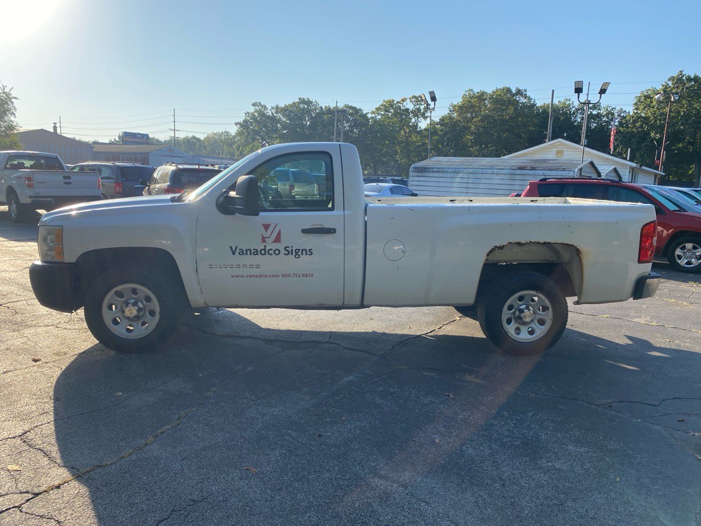 2011 Chevrolet Silverado 1500 Image 2