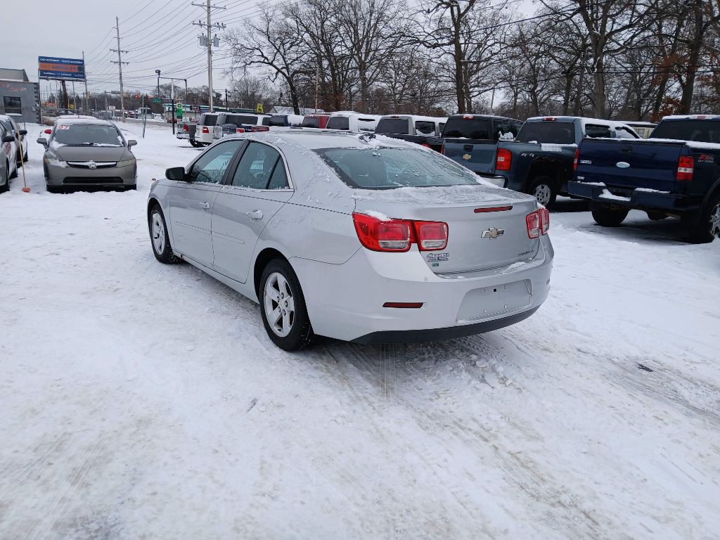 2015 Chevrolet Malibu Image 2
