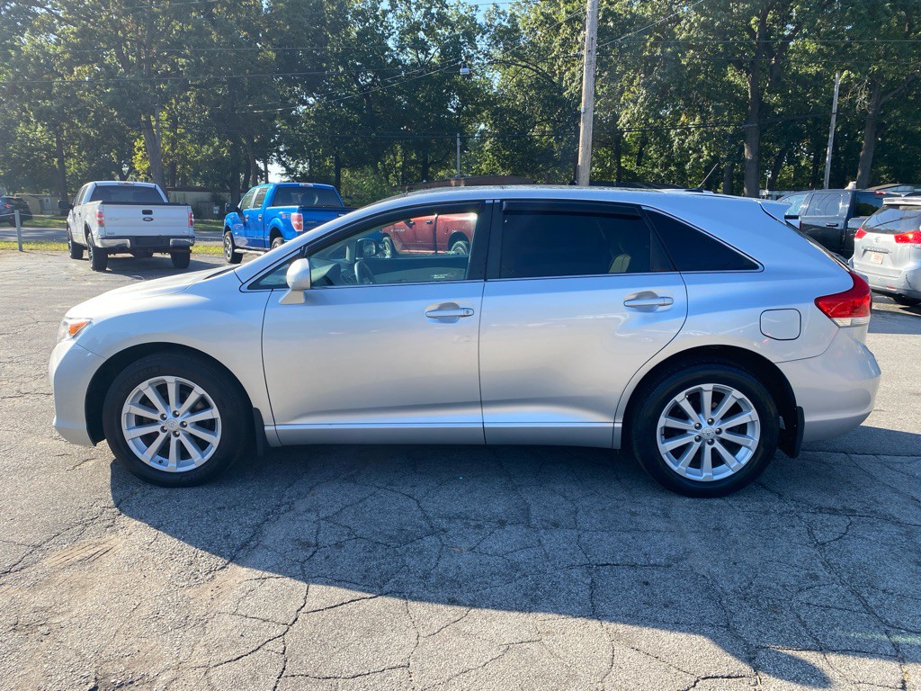 2011 Toyota Venza Image 2